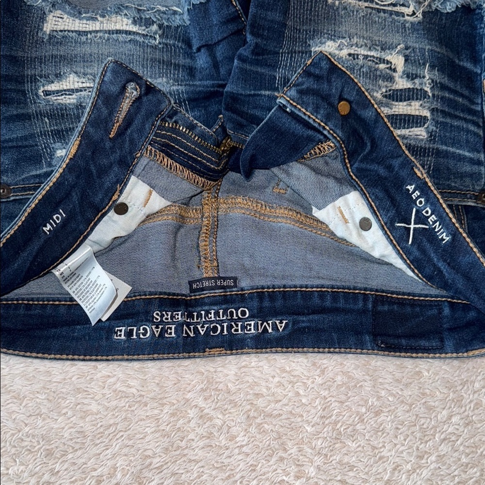 🩳 American Eagle Women’s Super Stretch Distressed Denim Cutoff Shorts – Size 4 - Picture 6 of 7